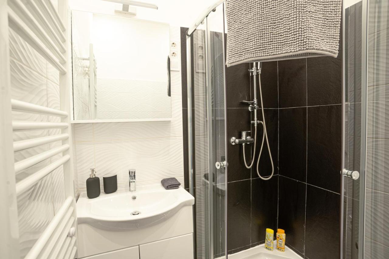 Bella Mia - Entire Apartment Near Liszt Ferenc Ter Budapest Ngoại thất bức ảnh