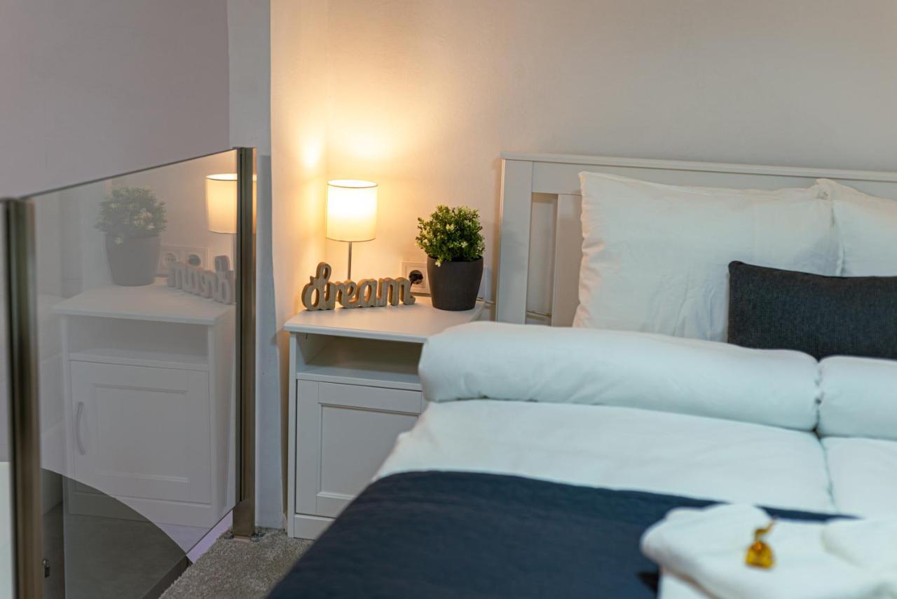 Bella Mia - Entire Apartment Near Liszt Ferenc Ter Budapest Ngoại thất bức ảnh